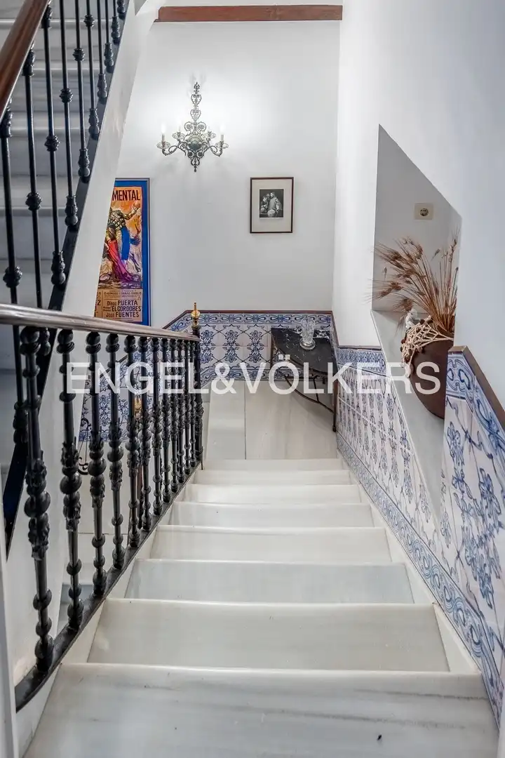 Haus oder Chalet zum Verkauf in Sevilla mit Klimaanlage, Heizung und Balkon
