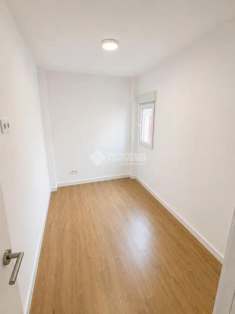 Bedroom of Flat for sale in Madrid