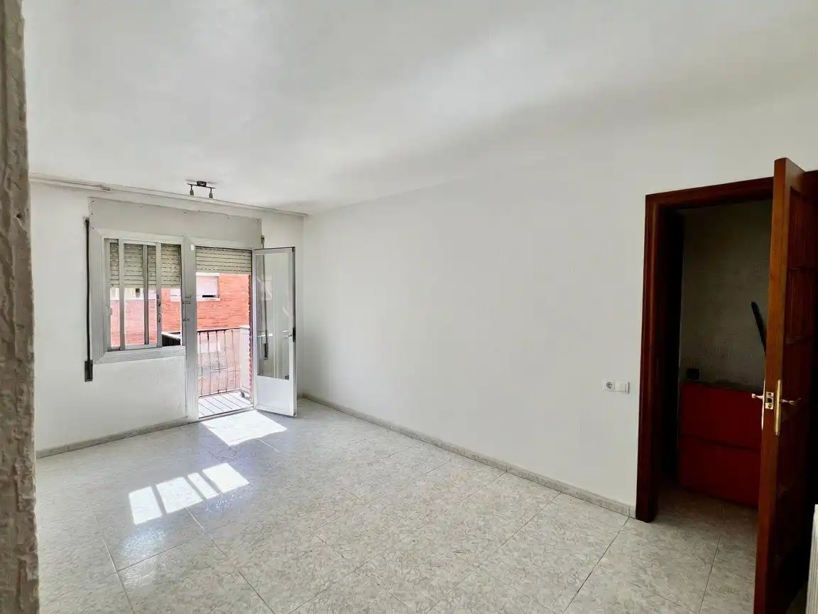 Living room of Flat for sale in Sabadell  with Heating, Furnished and Balcony