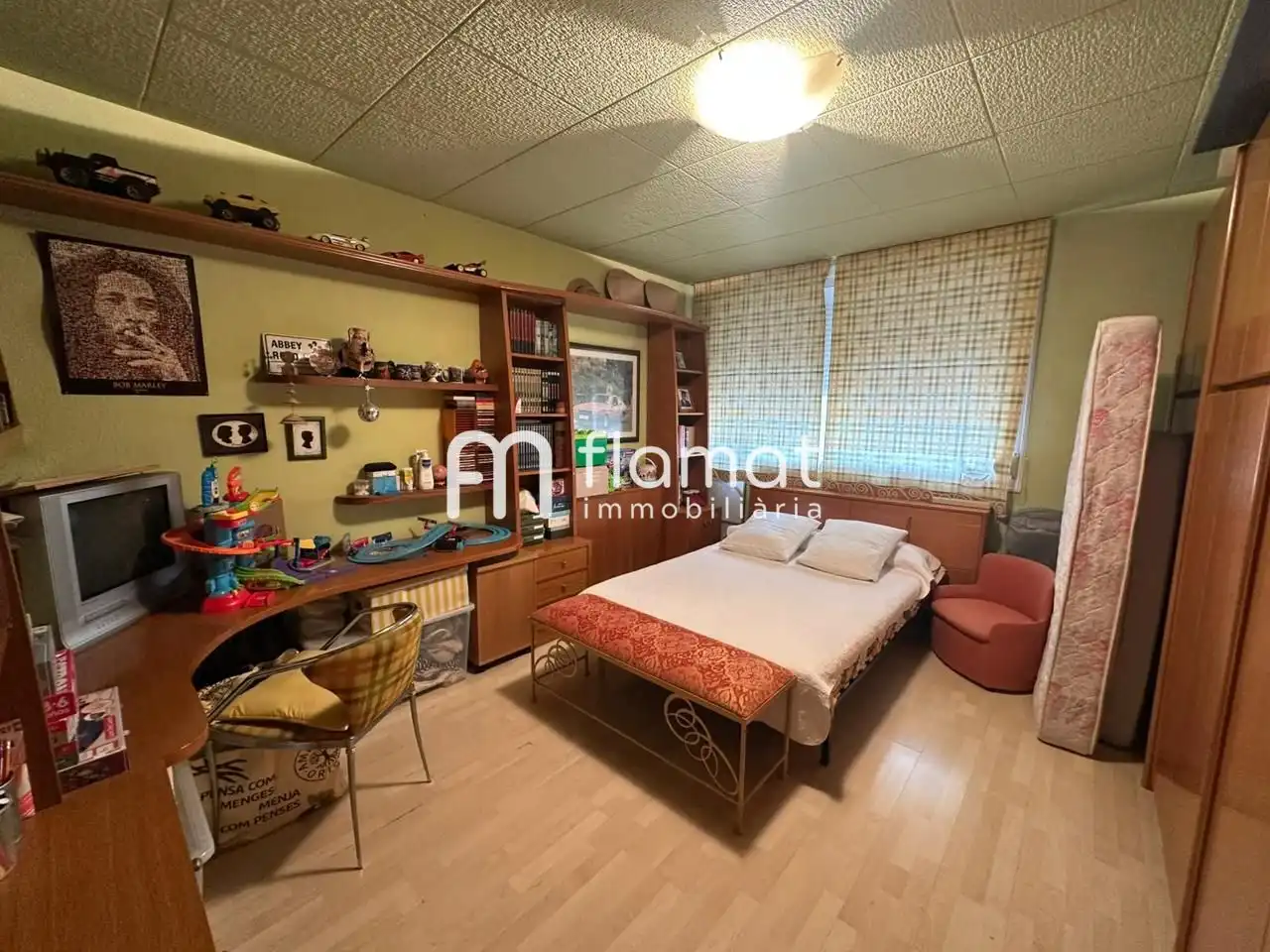 Habitación de Edificio en venta en Santa Coloma de Gramenet