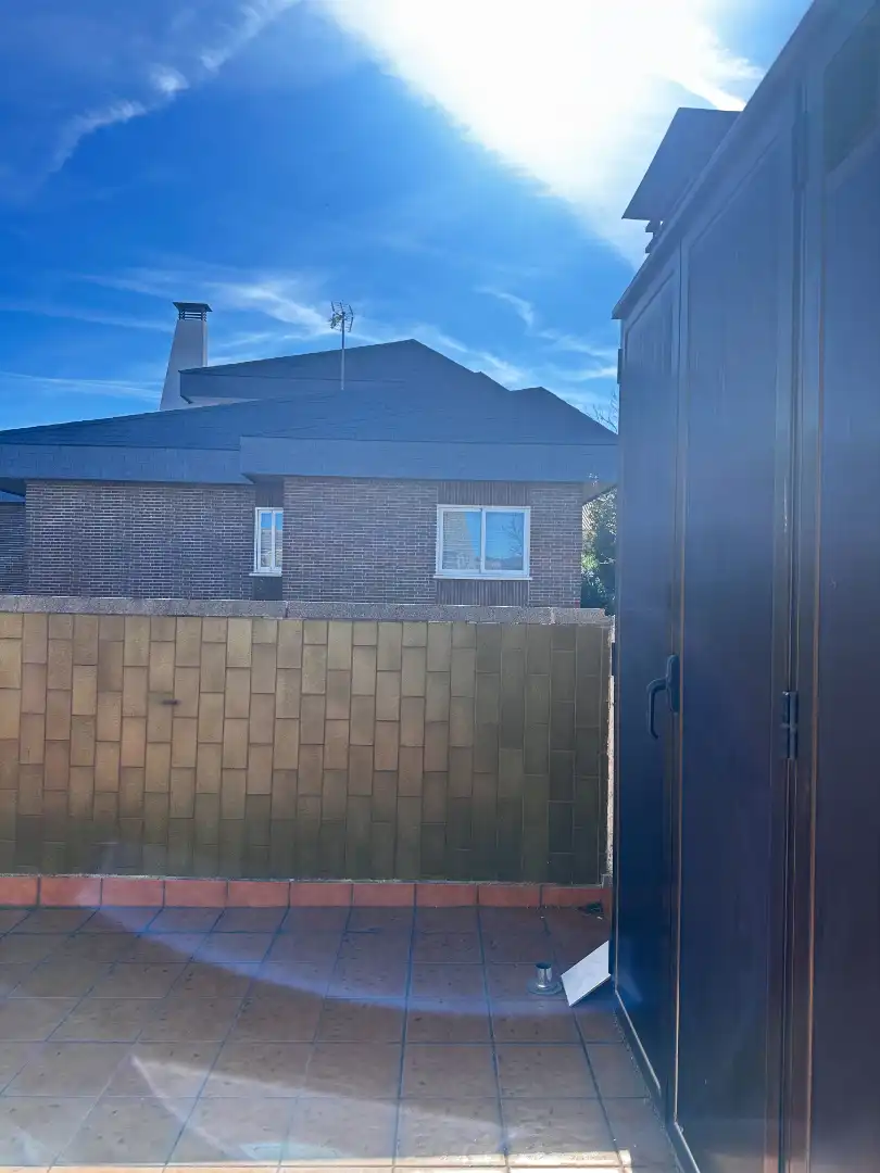 Vista exterior de Casa o chalet en venta en Las Rozas de Madrid con Aire acondicionado, Calefacción y Jardín privado