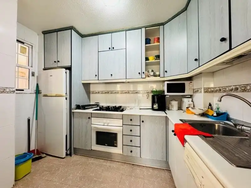 Cuina de Apartament en venda en Guardamar del Segura amb Traster i Piscina comunitària