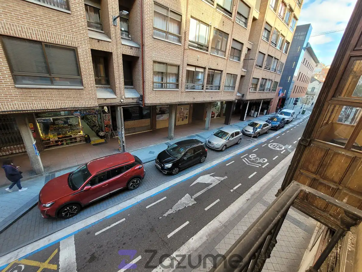 Study for rent in C. Alonso Pesquera, Centro