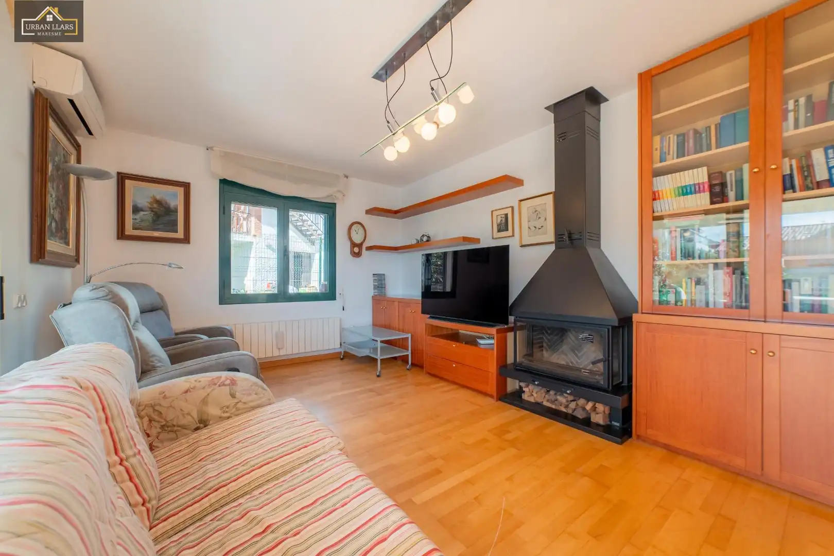 Sala de estar de Casa o chalet en venta en Sant Vicenç de Montalt con Jardín privado, Parquet y Piscina comunitaria