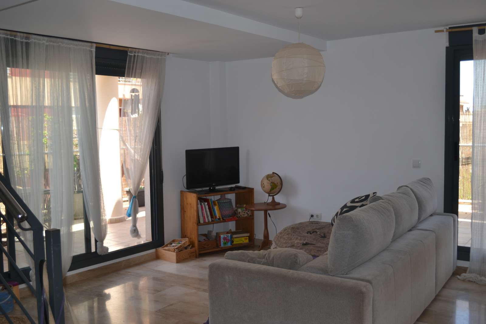 Living room of Apartments for share in Alzira  with Air Conditioner, Terrace and Furnished