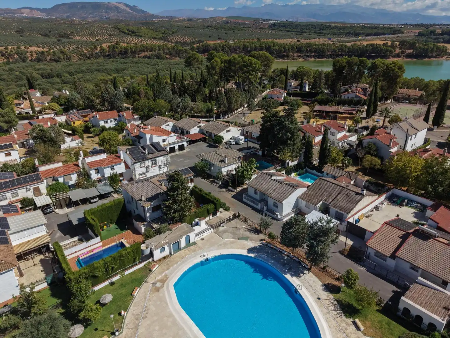 Vista exterior de Casa o chalet en venta en Albolote con Aire acondicionado, Jardín privado y Piscina