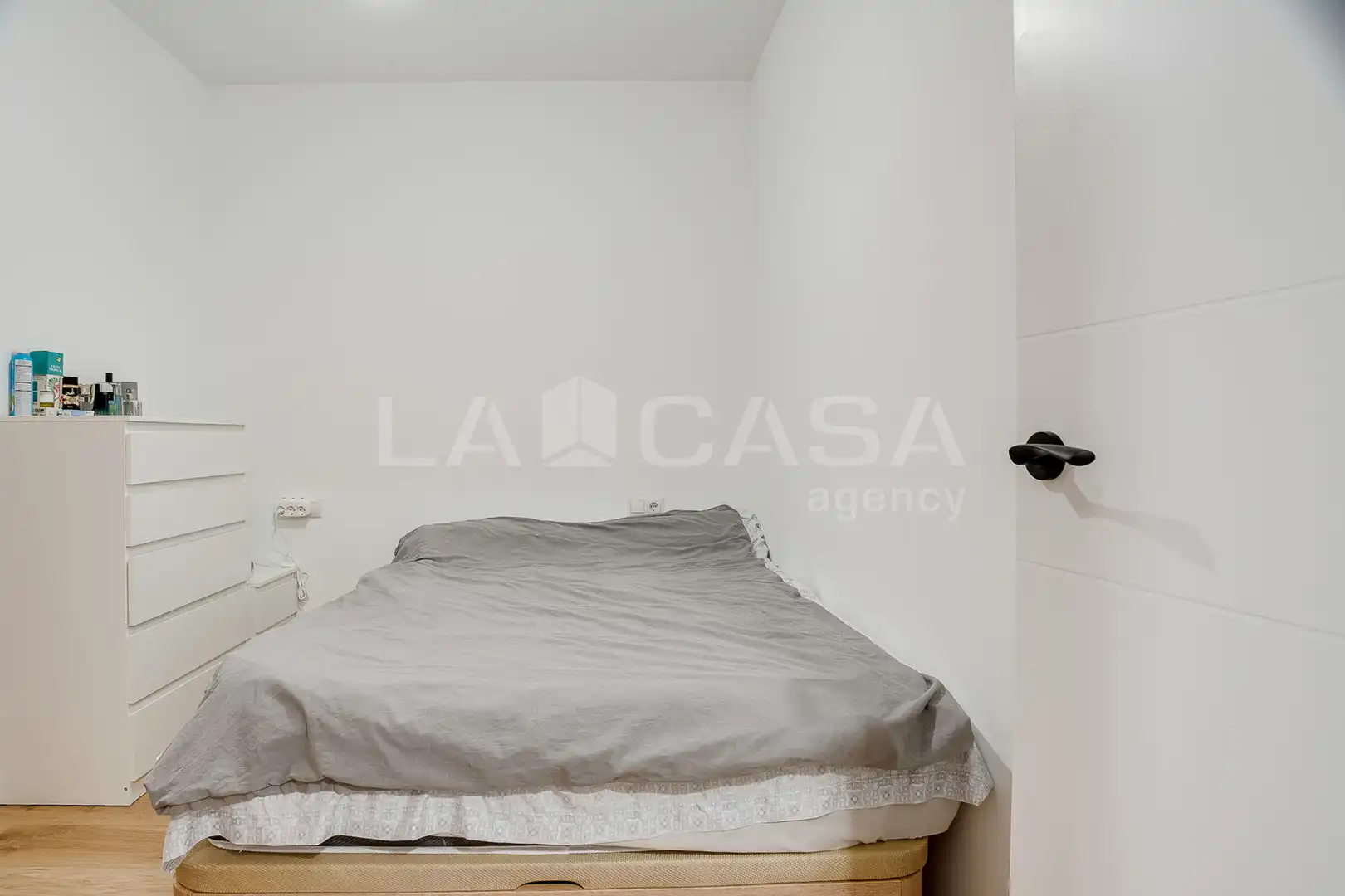 Schlafzimmer von Büro zum Verkauf in L'Hospitalet de Llobregat
