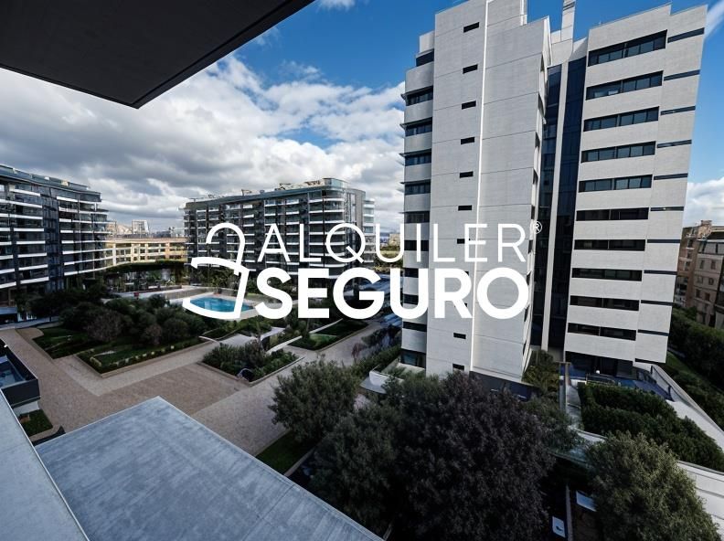 Exterior view of Flat to rent in  Madrid Capital  with Air Conditioner, Heating and Storage room