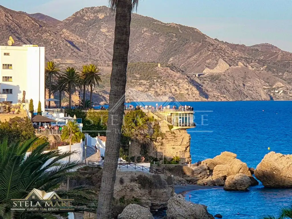 Vista exterior de Apartament en venda en Nerja amb Aire condicionat, Terrassa i Forn