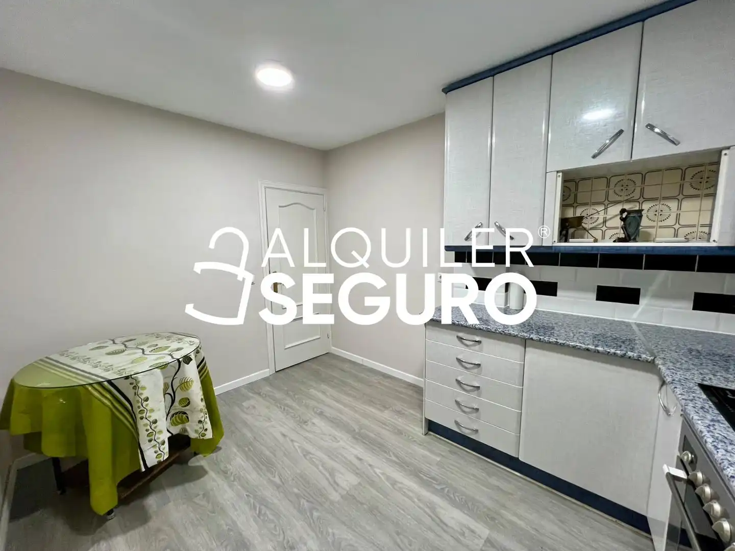 Cocina de Piso de alquiler en Alcobendas con Aire acondicionado