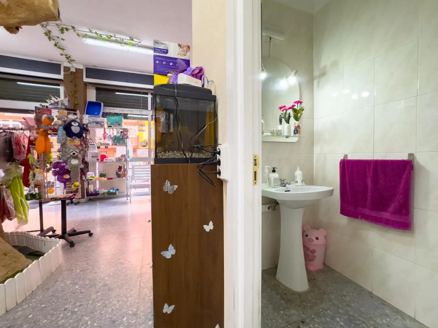 Baño de Local de alquiler en Santa Cruz de Tenerife con Aire acondicionado y Amueblado
