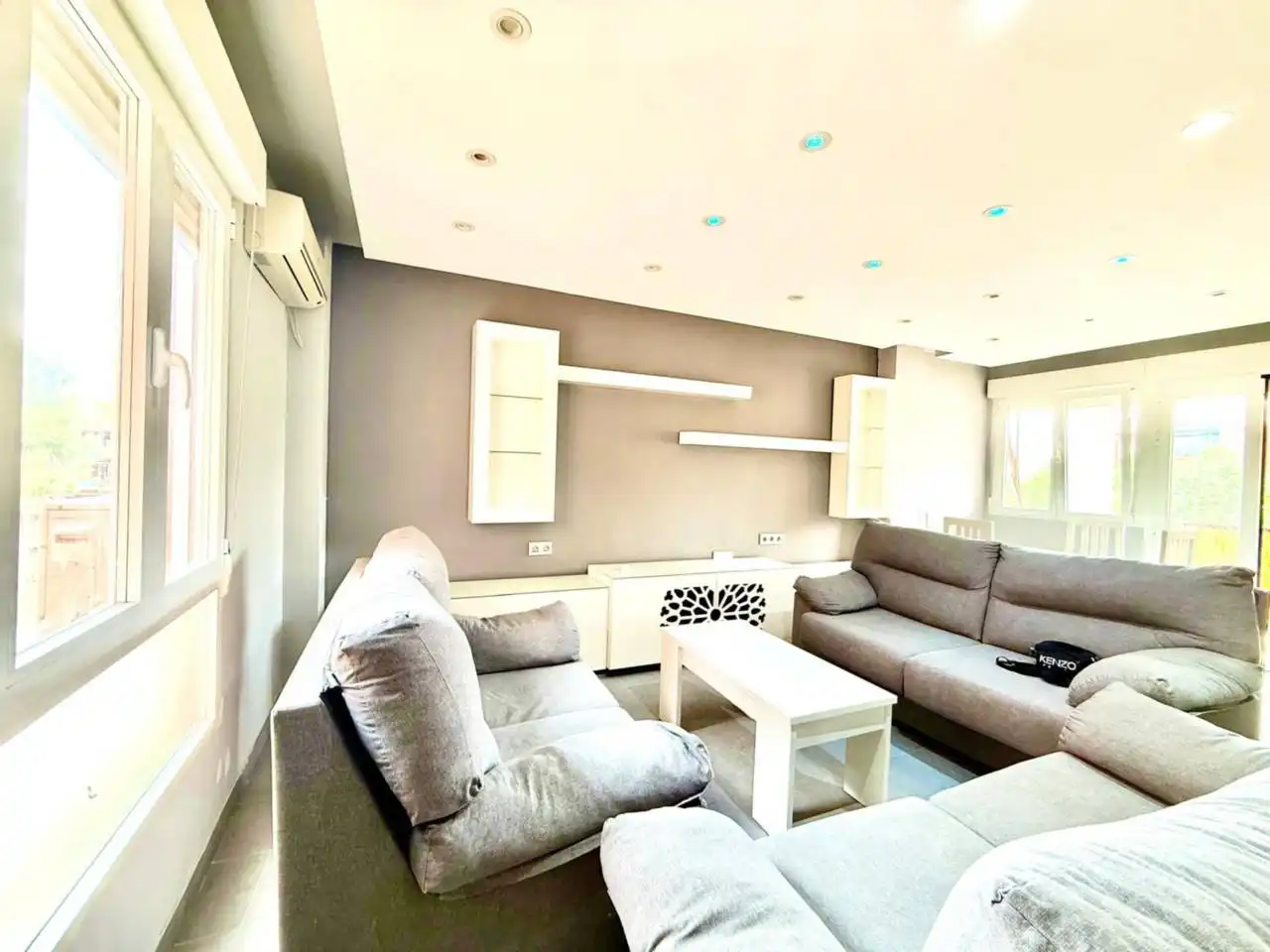 Living room of Flat for rent in Toledo  with Air Conditioner, Heating and Terrace