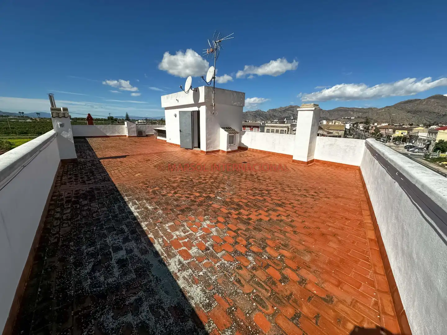 Vista exterior de Casa o xalet en venda en Orihuela amb Jardí privat, Terrassa i Traster