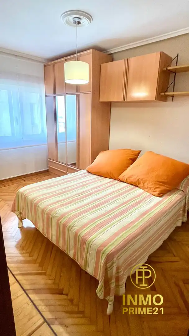 Bedroom of Flat for rent in Santander  with Heating, Parquet flooring and Furnished