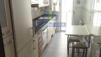 Cuina de Pis en venda en Villaquilambre amb Calefacció, Parquet i Terrassa