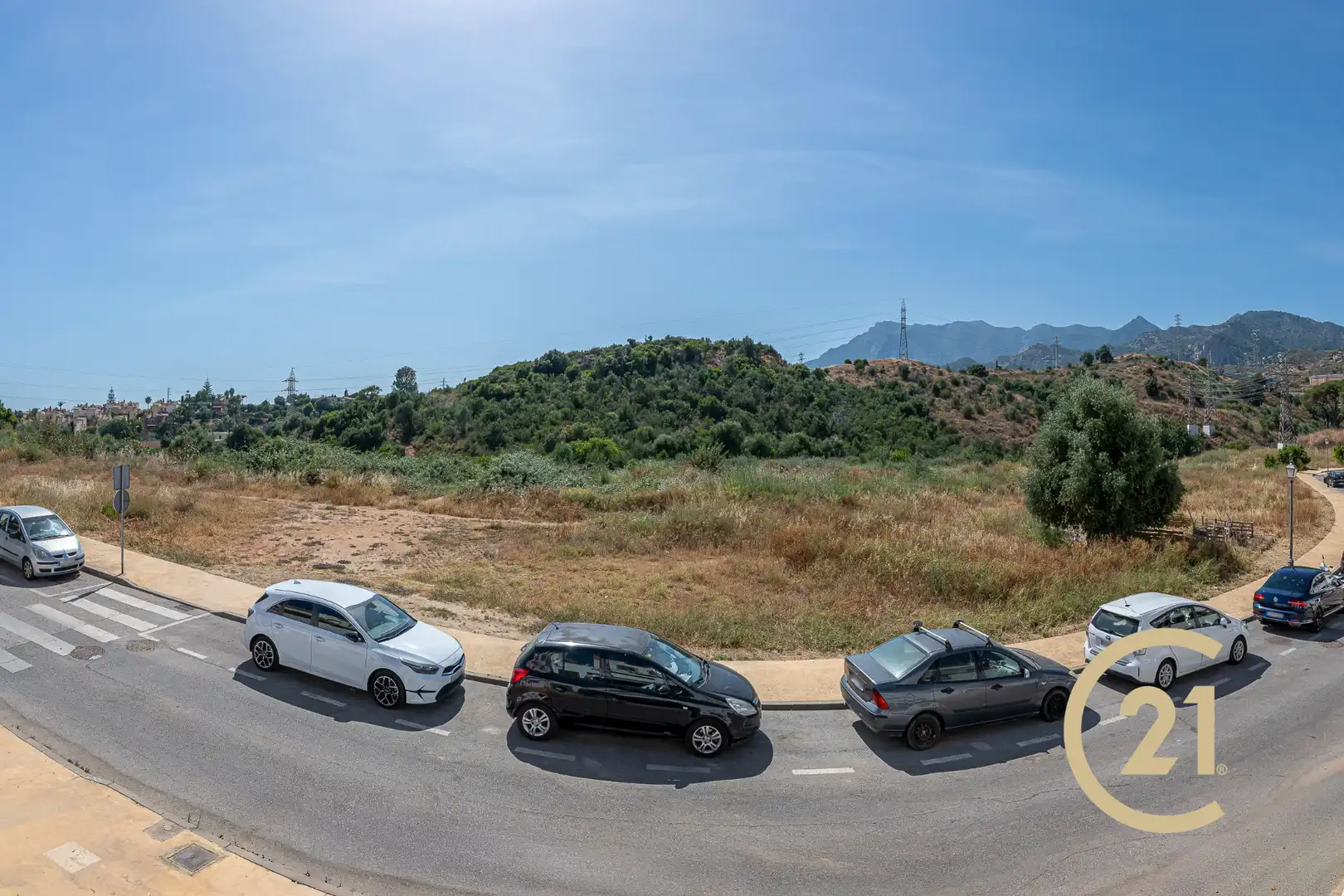 Aparcament de Casa adosada en venda en Marbella amb Aire condicionat, Jardí privat i Terrassa