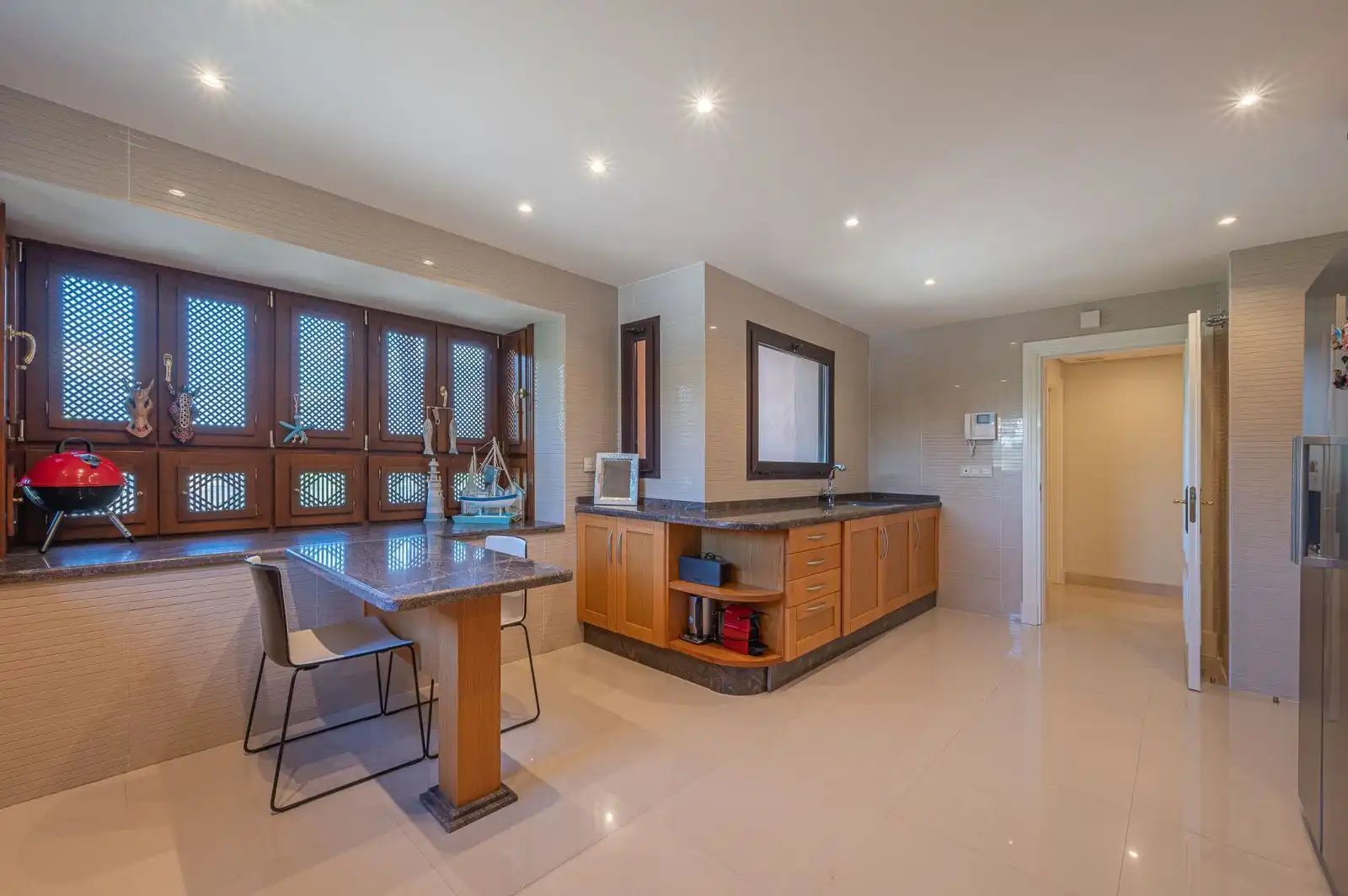 Cocina de Ático en venta en Marbella con Terraza, Trastero y Piscina comunitaria