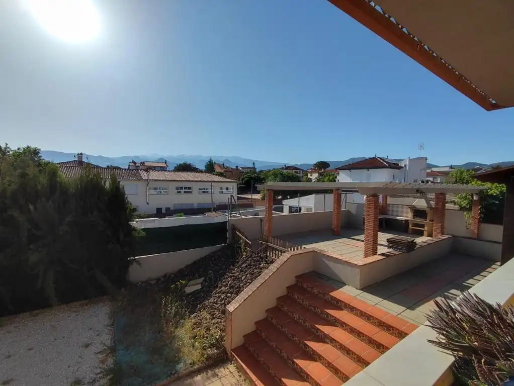 Vista exterior de Casa o xalet en venda en Villa de Otura amb Aire condicionat, Calefacció i Terrassa
