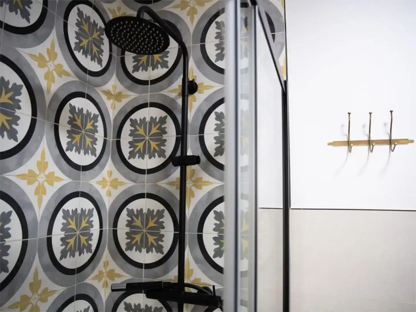 Bathroom of Detached homes for rent in Umbrete  with Air Conditioner, Parquet flooring and Furnished