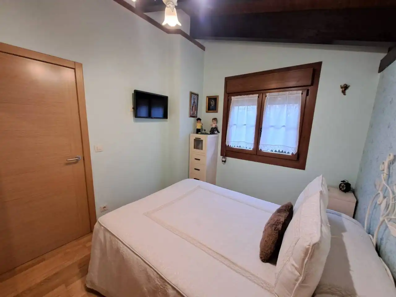 Dormitori de Casa adosada en venda en Villagonzalo Pedernales amb Calefacció, Jardí privat i Terrassa