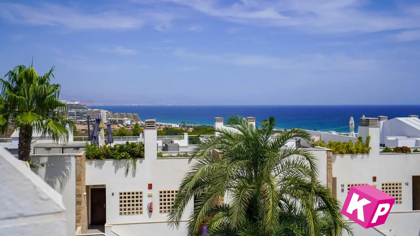 Bungalow con piscina en venta en Calle Orden Dórico