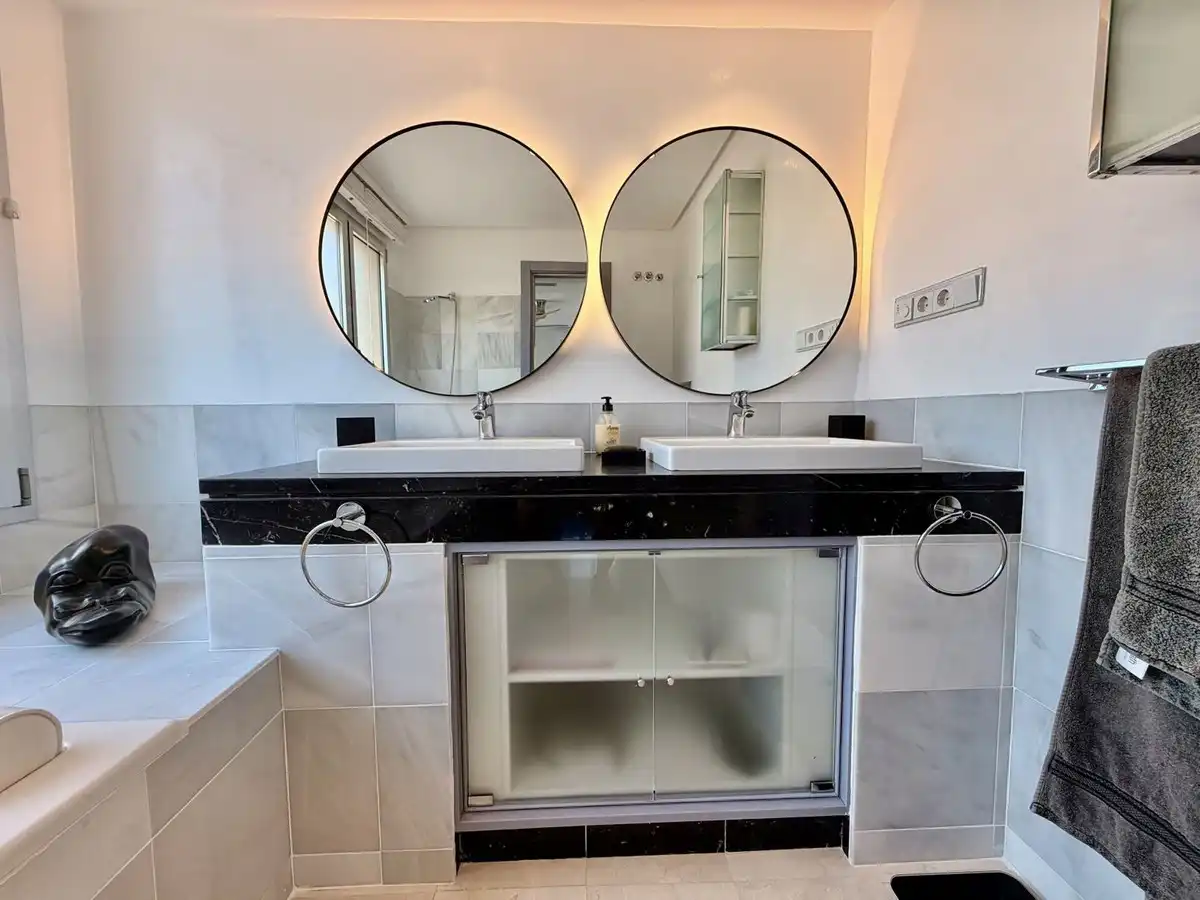 Bathroom of Attic for sale in Marbella  with Air Conditioner, Terrace and Storage room