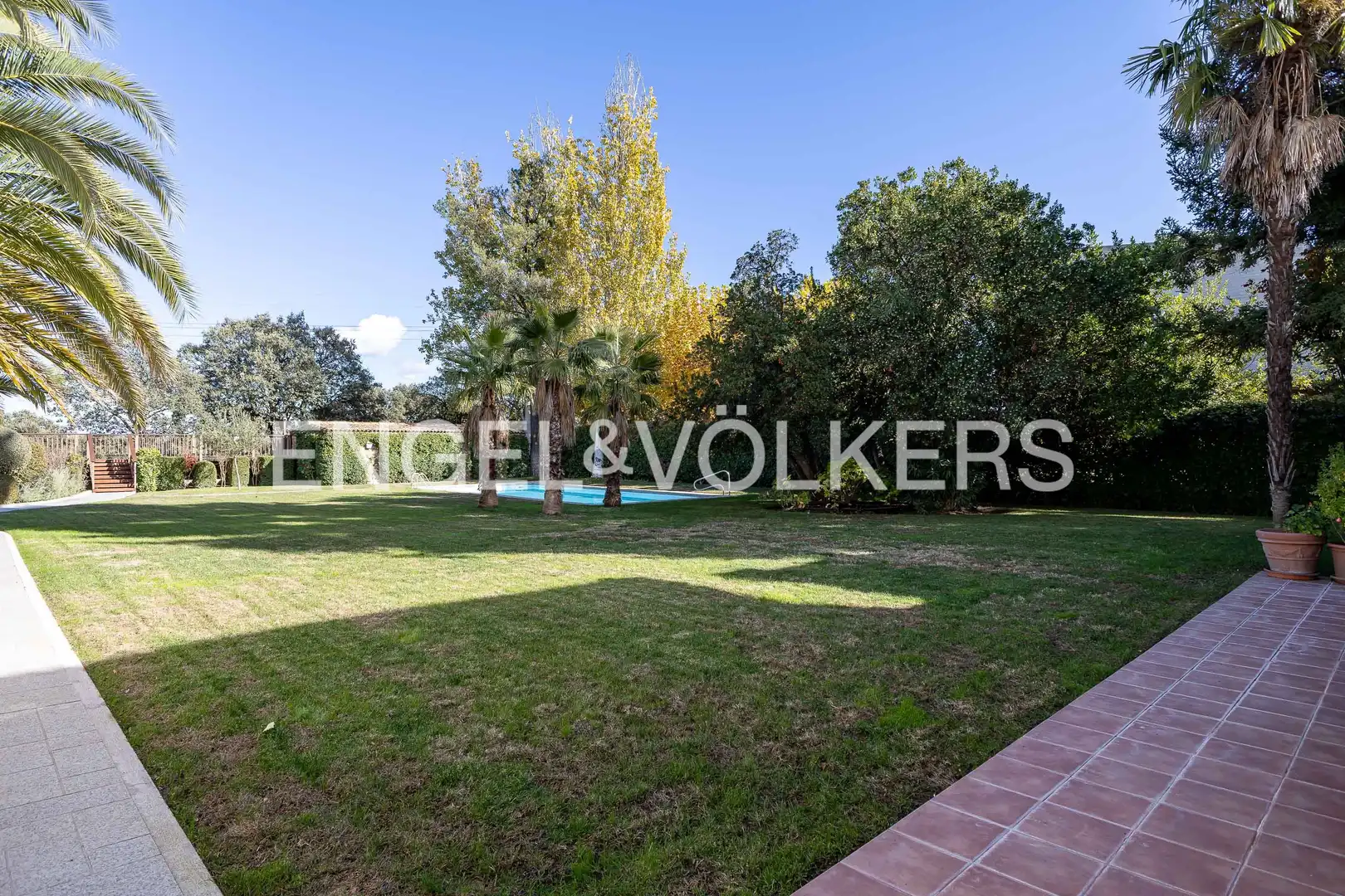 Jardí de Casa o xalet de lloguer en Madrid amb Aire condicionat, Calefacció i Jardí privat