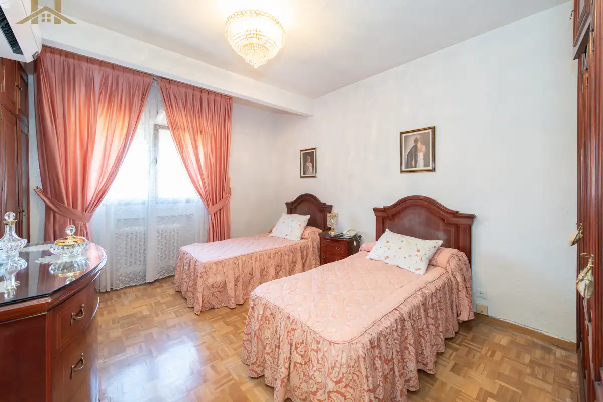 Schlafzimmer von Wohnung zum Verkauf in Madrid mit Klimaanlage, Heizung und Terrasse