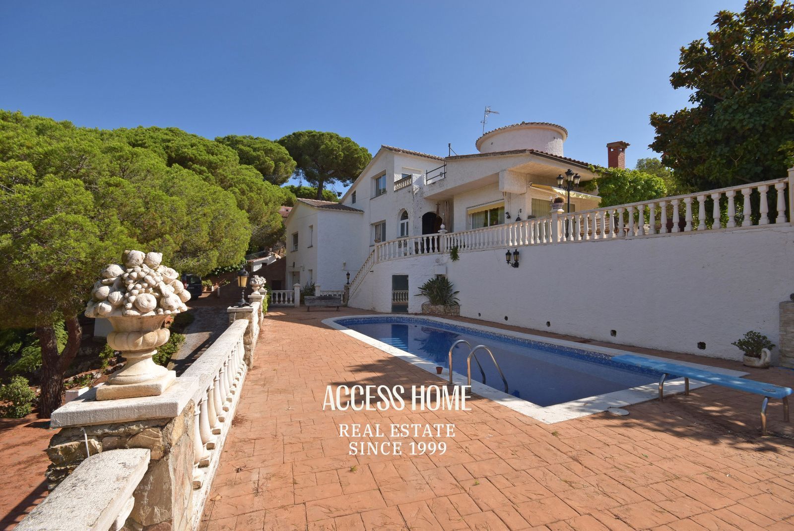 Vista exterior de Casa o xalet en venda en Alella amb Calefacció, Jardí privat i Traster