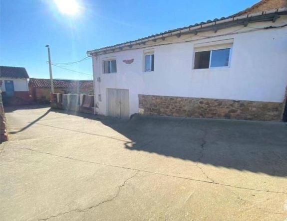 Vista exterior de Casa o xalet en venda en Garrafe de Torío amb Calefacció