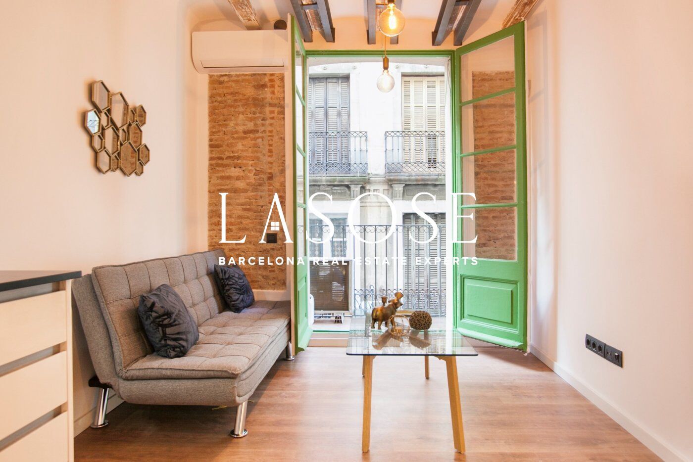 Living room of Flat to rent in  Barcelona Capital  with Air Conditioner, Heating and Parquet flooring