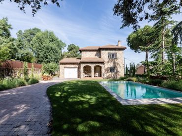 Chalet con balcón en venta en Calle Albacete De
