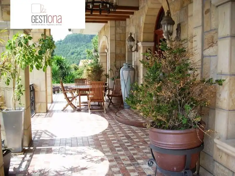 Terrasse von Haus oder Chalet zum Verkauf in Noja mit Klimaanlage, Heizung und Privatgarten