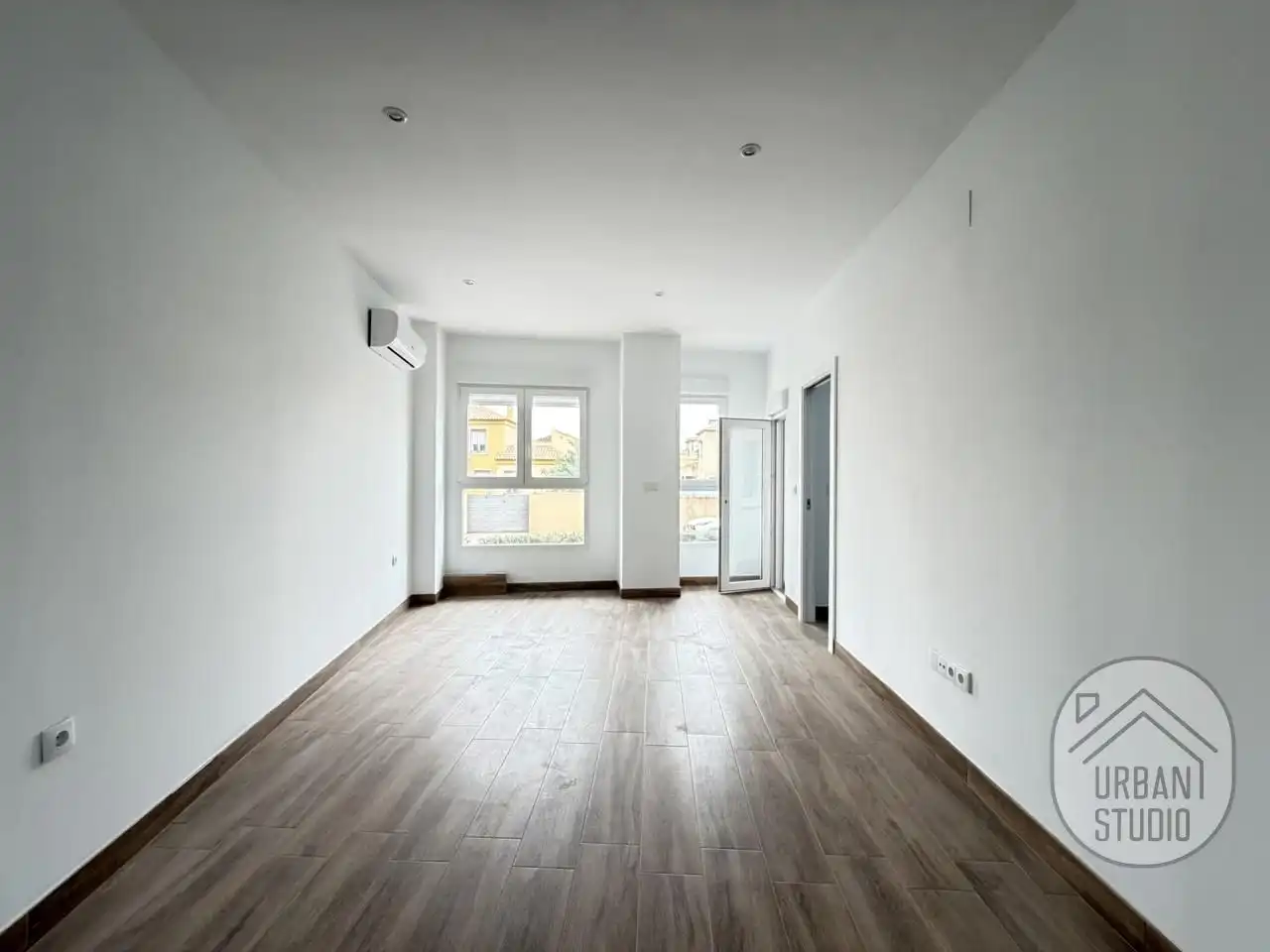 Living room of Ground floor for sale in Torrevieja  with Air Conditioner, Terrace and Community pool