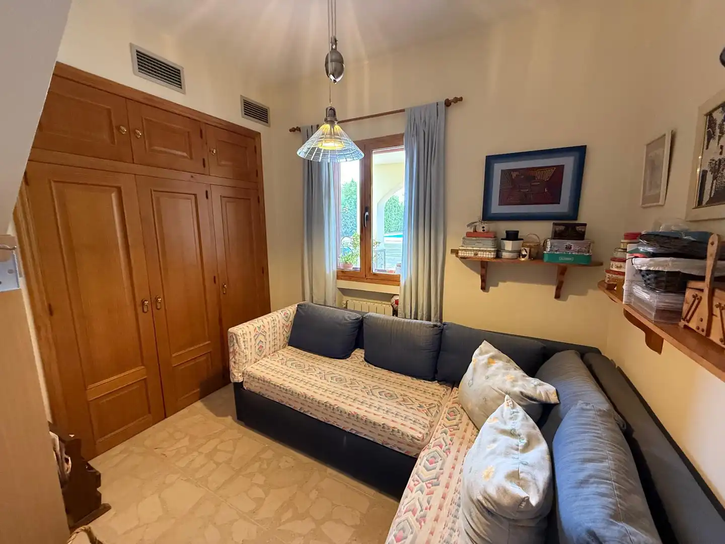Sala de estar de Casa o chalet en venta en Alcalá de Guadaira con Aire acondicionado, Calefacción y Jardín privado