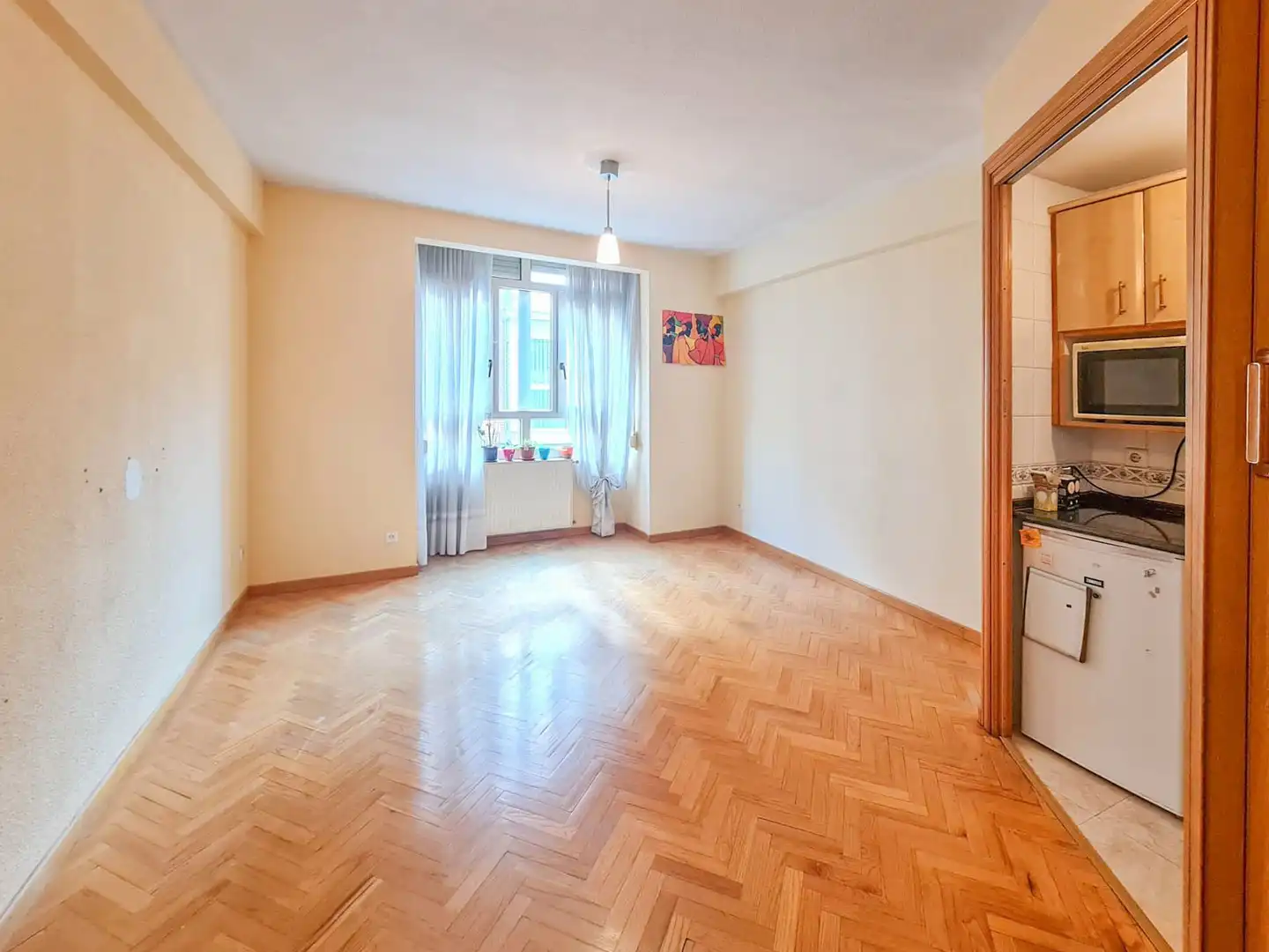 Dormitori de Apartament de lloguer en Madrid amb Calefacció, Parquet i Forn
