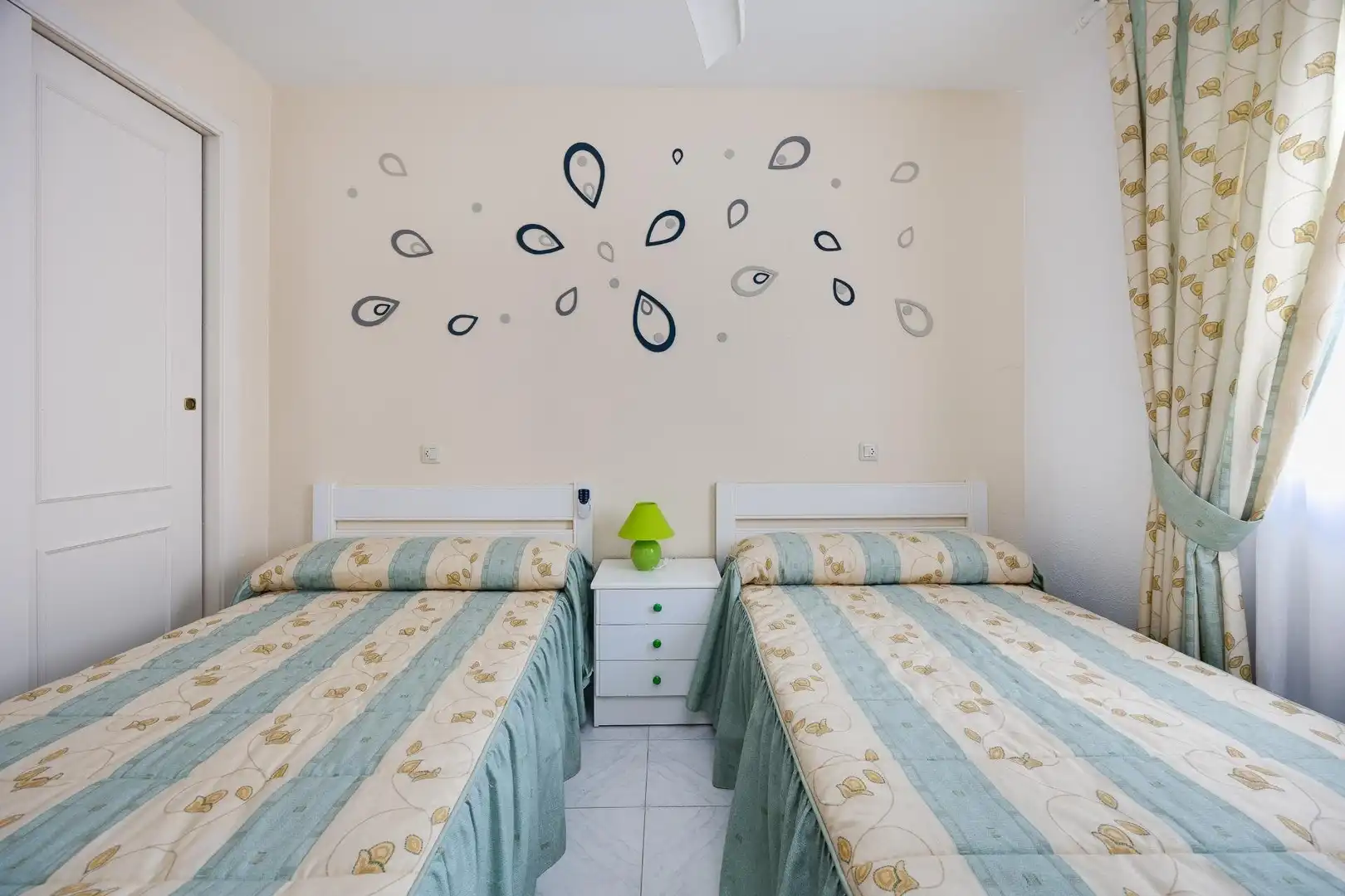 Dormitori de Casa o xalet en venda en Torrevieja amb Aire condicionat, Jardí privat i Piscina