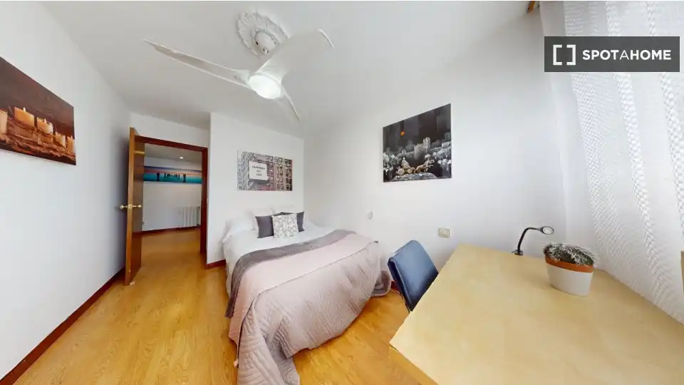 Dormitori de Apartament per a compartir en Madrid amb Aire condicionat, Calefacció i Terrassa