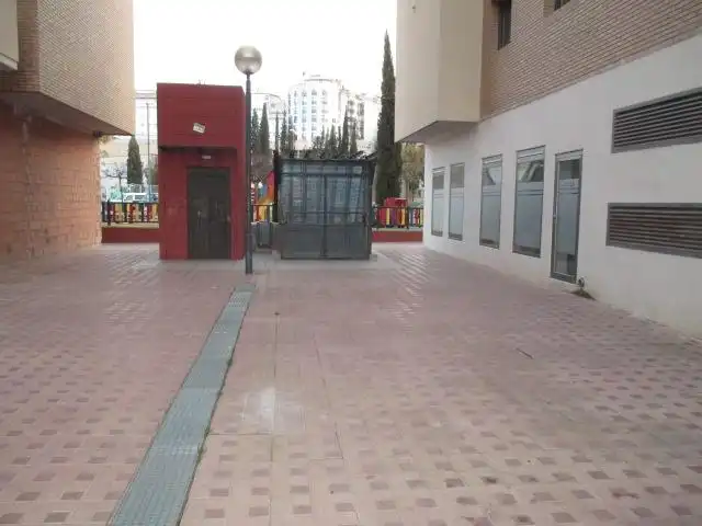 Local comercial en venda a CALLE CONCEPCIÓN GIMENO GIL 3, imagen 2