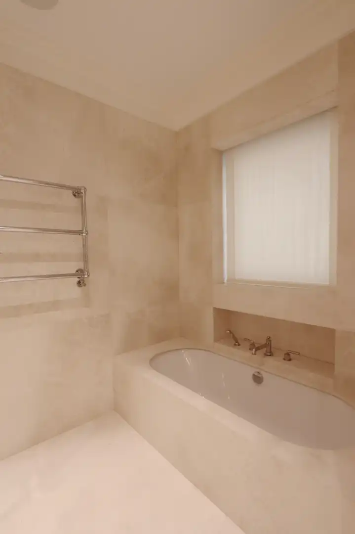 Bathroom of Flat for sale in Madrid  with Air Conditioner, Heating and Parquet flooring