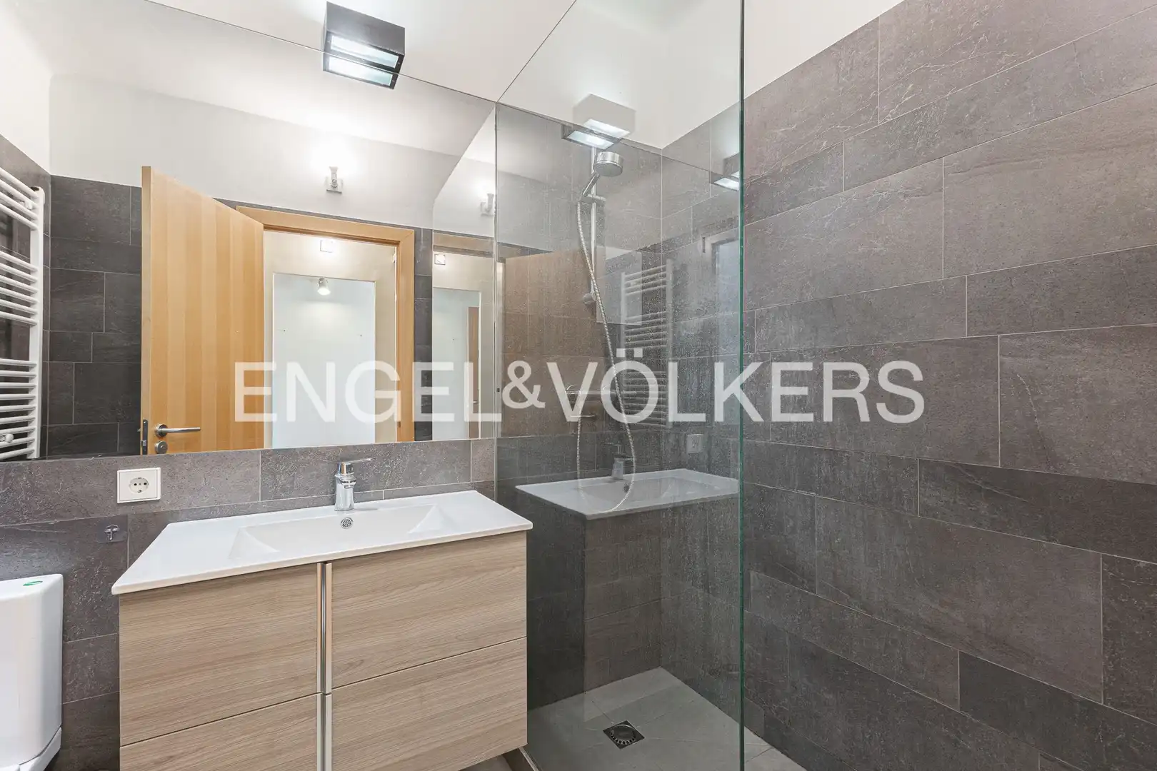 Bathroom of Houses for sale in Barcelona  with Heating and Private garden