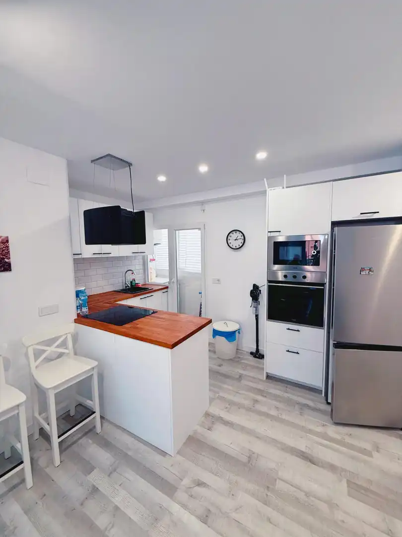 Cuina de Apartament en venda en Torrevieja amb Aire condicionat, Terrassa i Moblat
