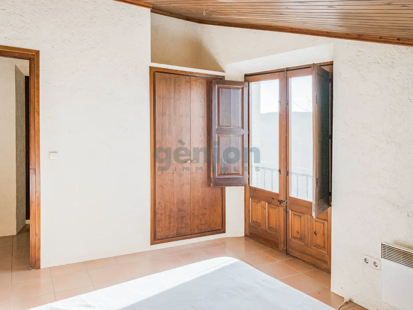 Habitación de Finca rústica en venta en Sant Miquel de Fluvià con Aire acondicionado, Calefacción y Jardín privado