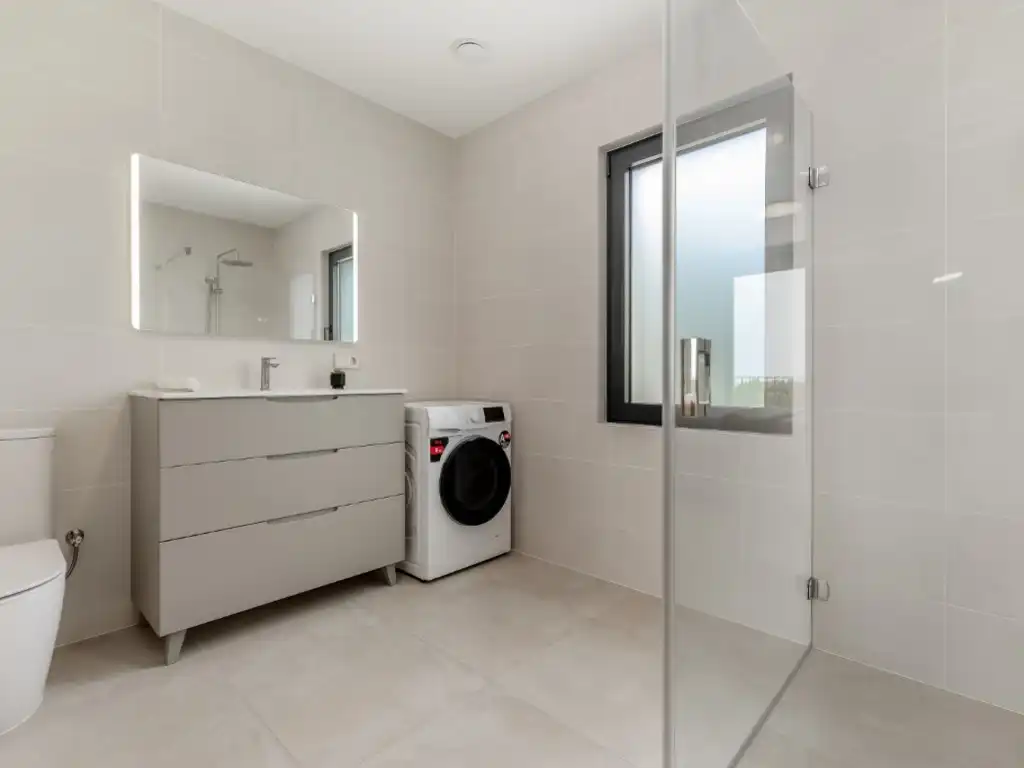 Bathroom of Houses for sale in El Campello  with Air Conditioner, Swimming Pool and Furnished