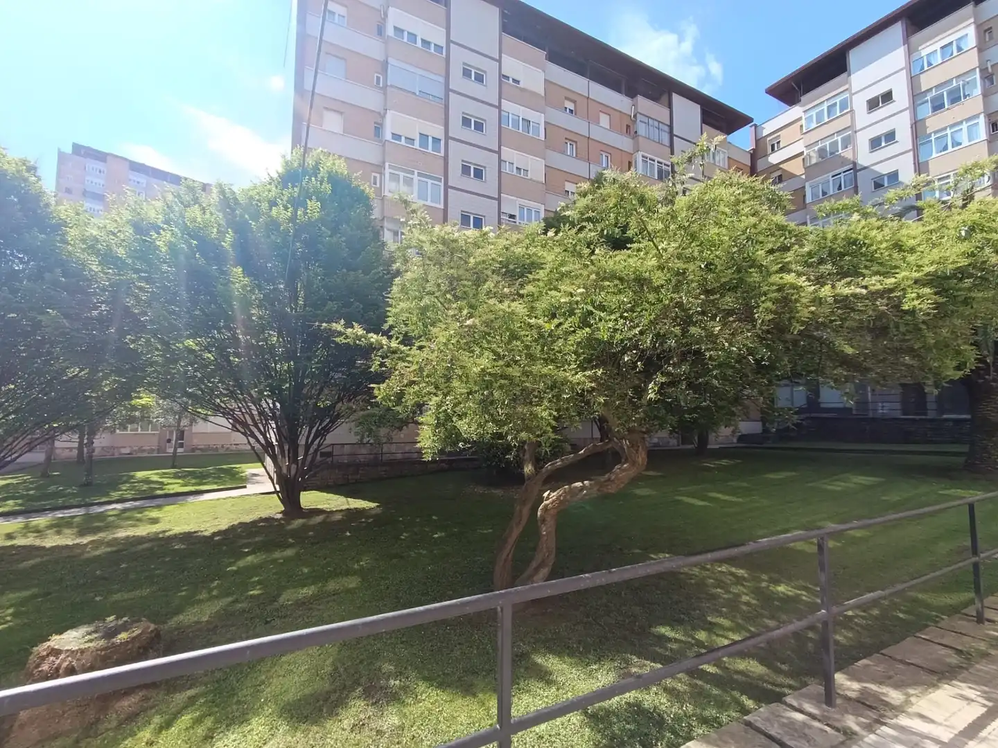 Vista exterior de Pis en venda en Gijón  amb Calefacció