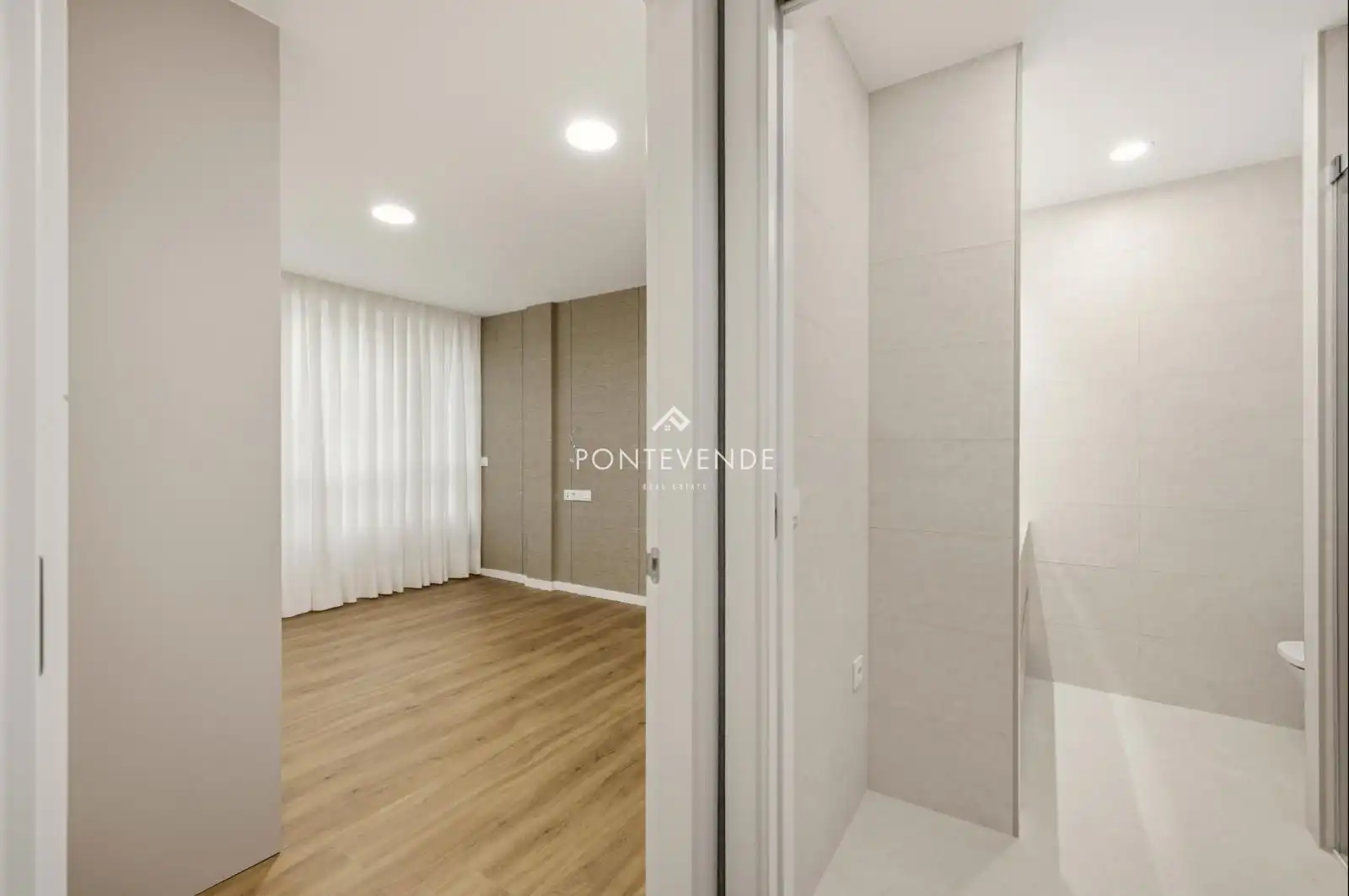 Bedroom of Flat for sale in Pontevedra Capital   with Heating and Storage room
