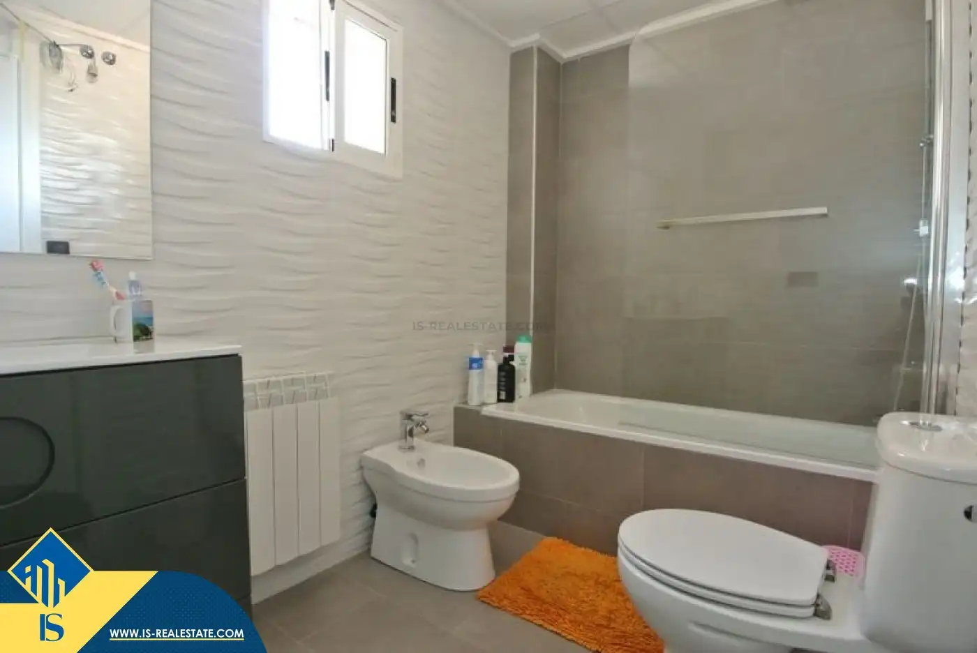 Badezimmer von Haus oder Chalet zur Miete in Torrevieja mit Klimaanlage, Terrasse und Schwimmbad