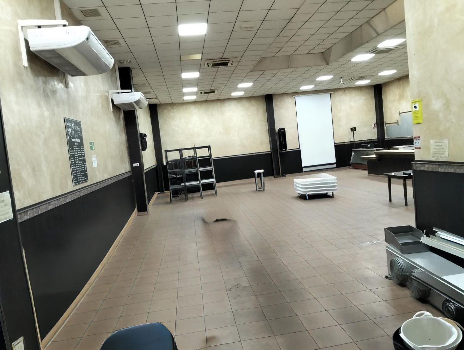 Premises for sale in Alcalá de Guadaira  with Air Conditioner