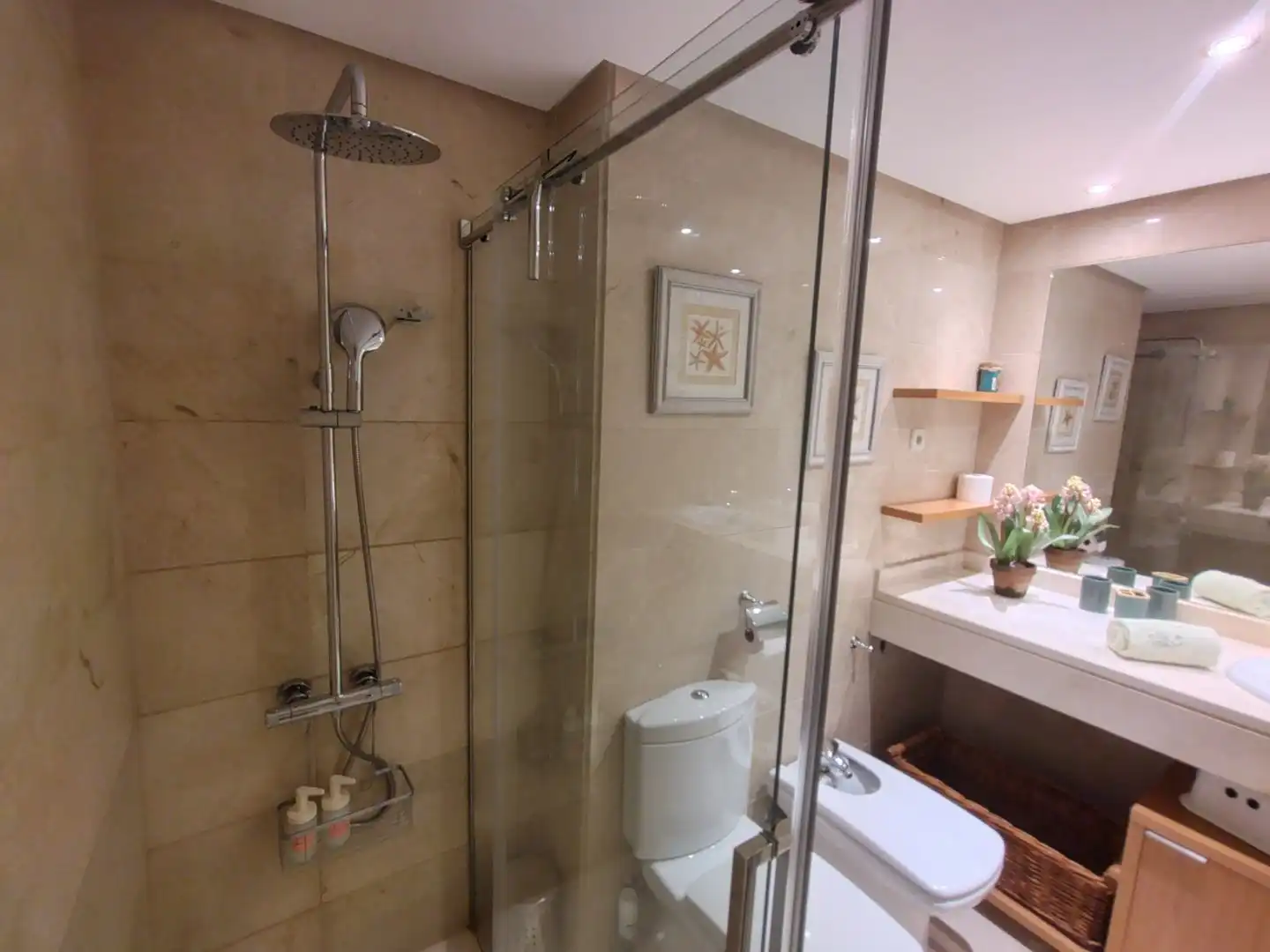 Badezimmer von Wohnung zur Miete in Marbella mit Klimaanlage, Heizung und Terrasse