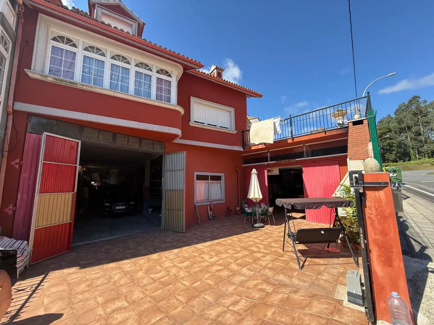 Vista exterior de Casa o xalet en venda en Fisterra amb Calefacció, Terrassa i Traster
